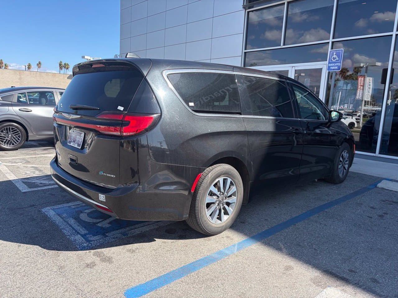 2022 Chrysler Pacifica Hybrid Touring L 2