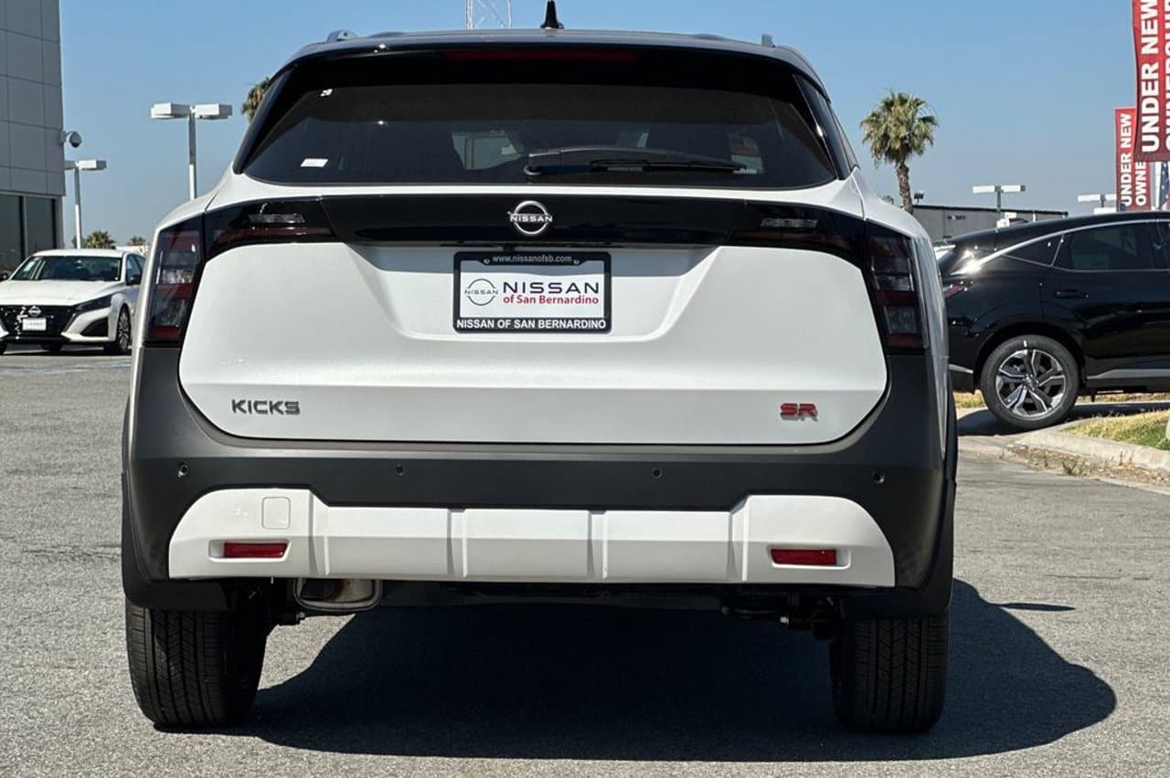 2026 Nissan Kicks SR 4
