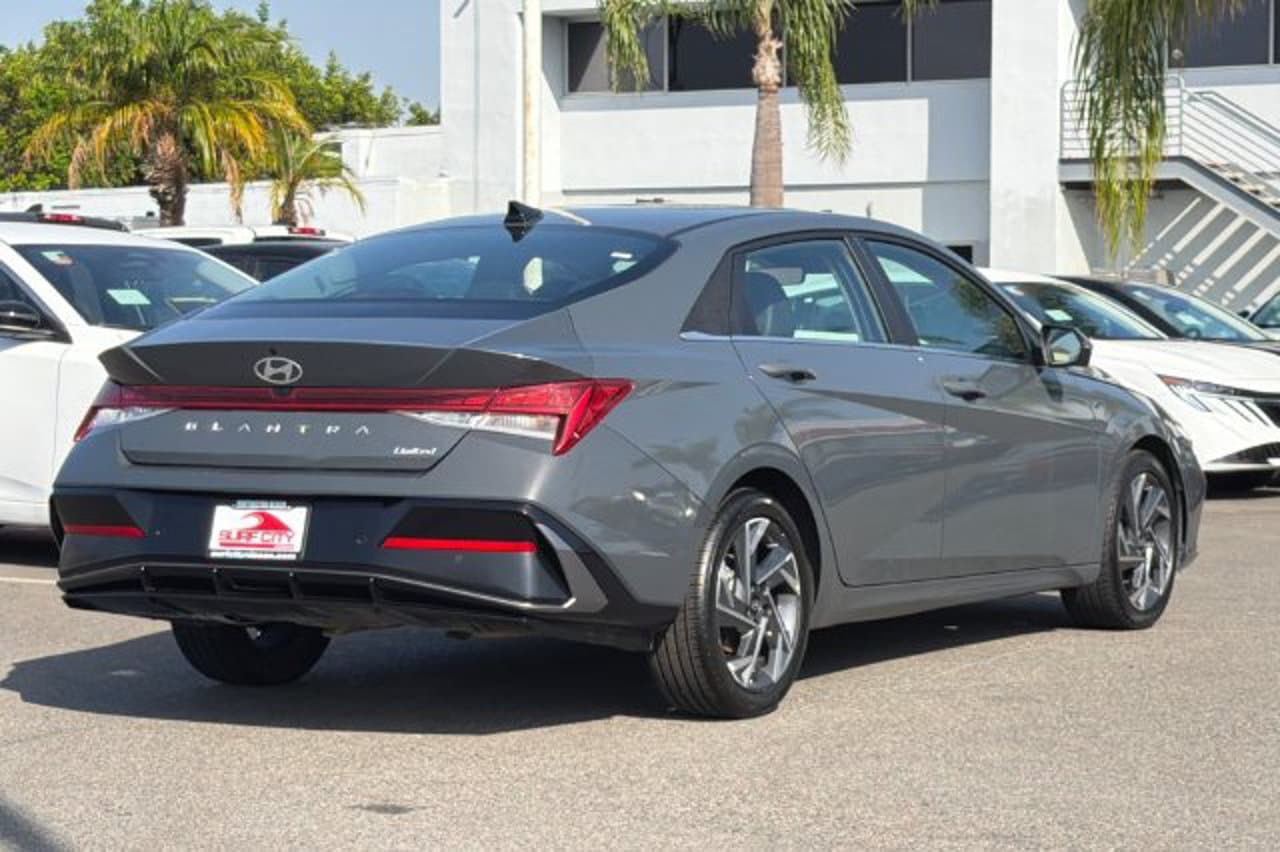 2024 Hyundai Elantra Limited 4