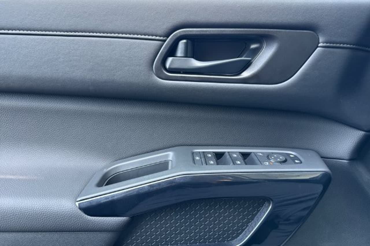 2026 Nissan Pathfinder SV 8