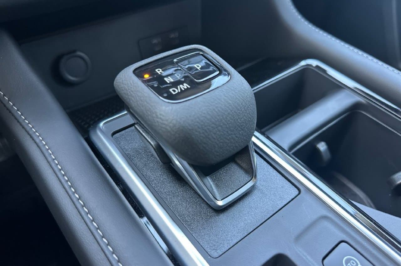 2026 Nissan Pathfinder SV 18