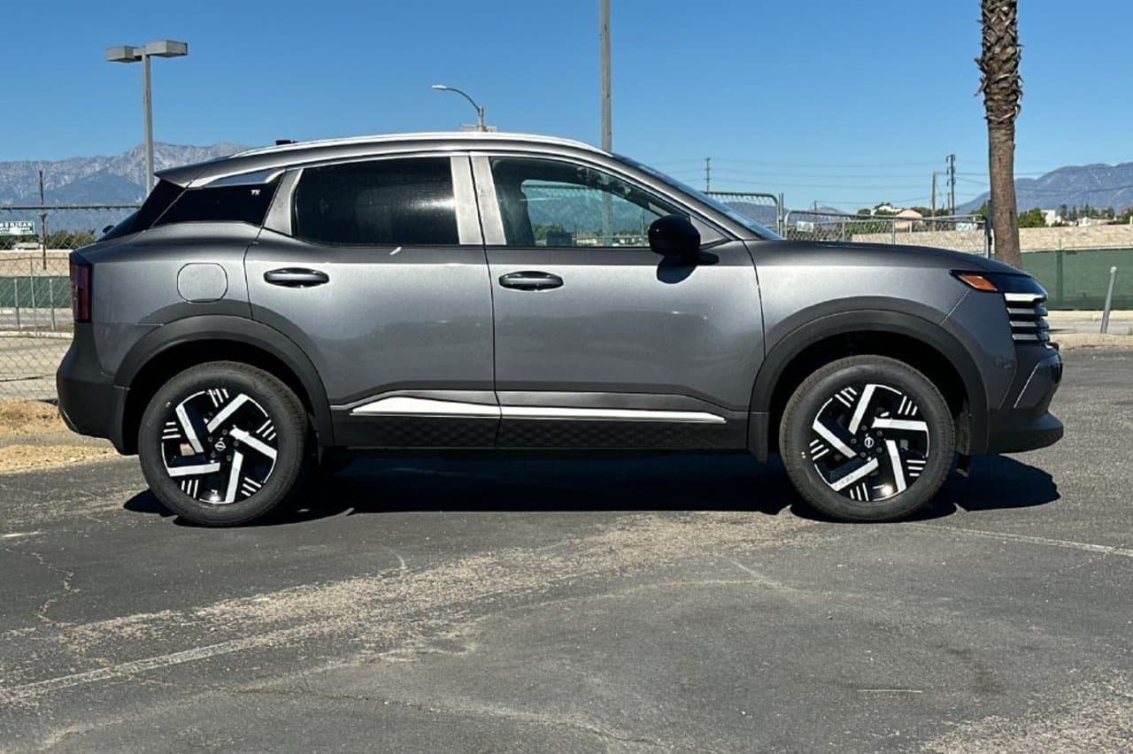 2027 Nissan Kicks SV 2