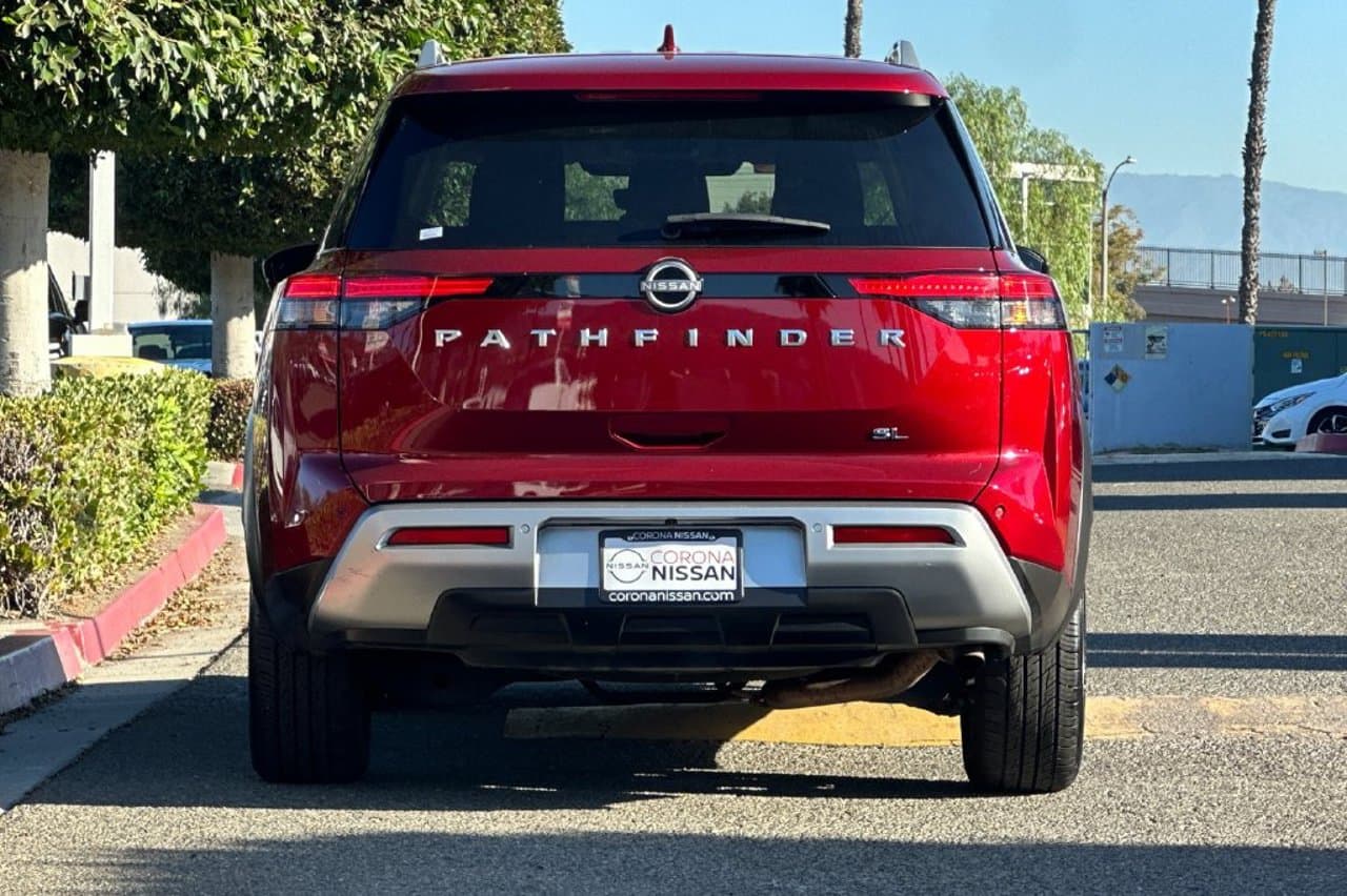 2025 Nissan Pathfinder SL 5