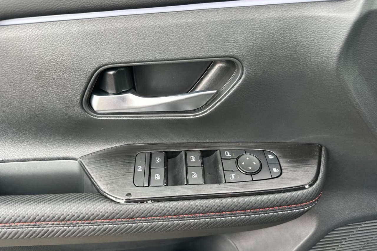 2027 Nissan Kicks SR 9