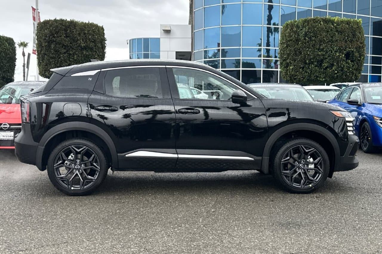2027 Nissan Kicks SR 3