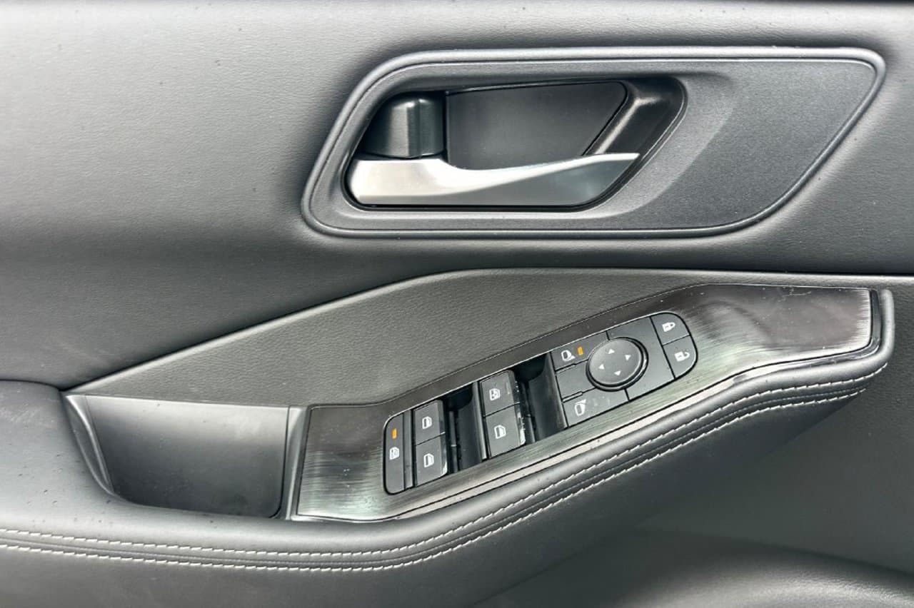 2026 Nissan Rogue SV 8