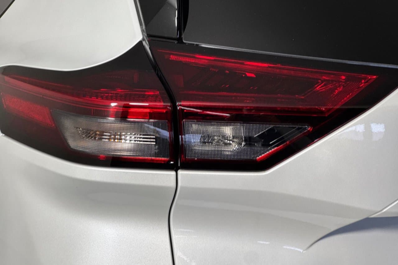 2026 Nissan Rogue Dark Armor 14