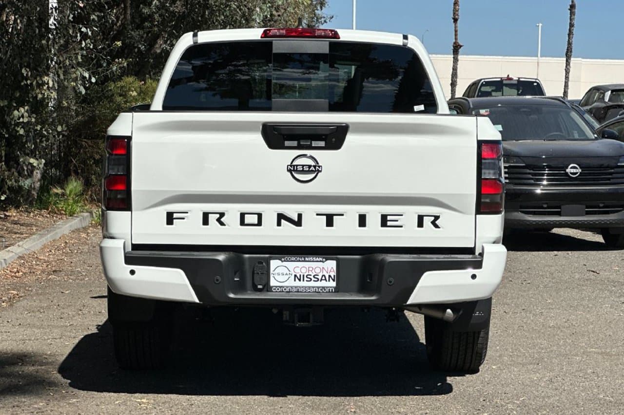 2027 Nissan Frontier SV 5