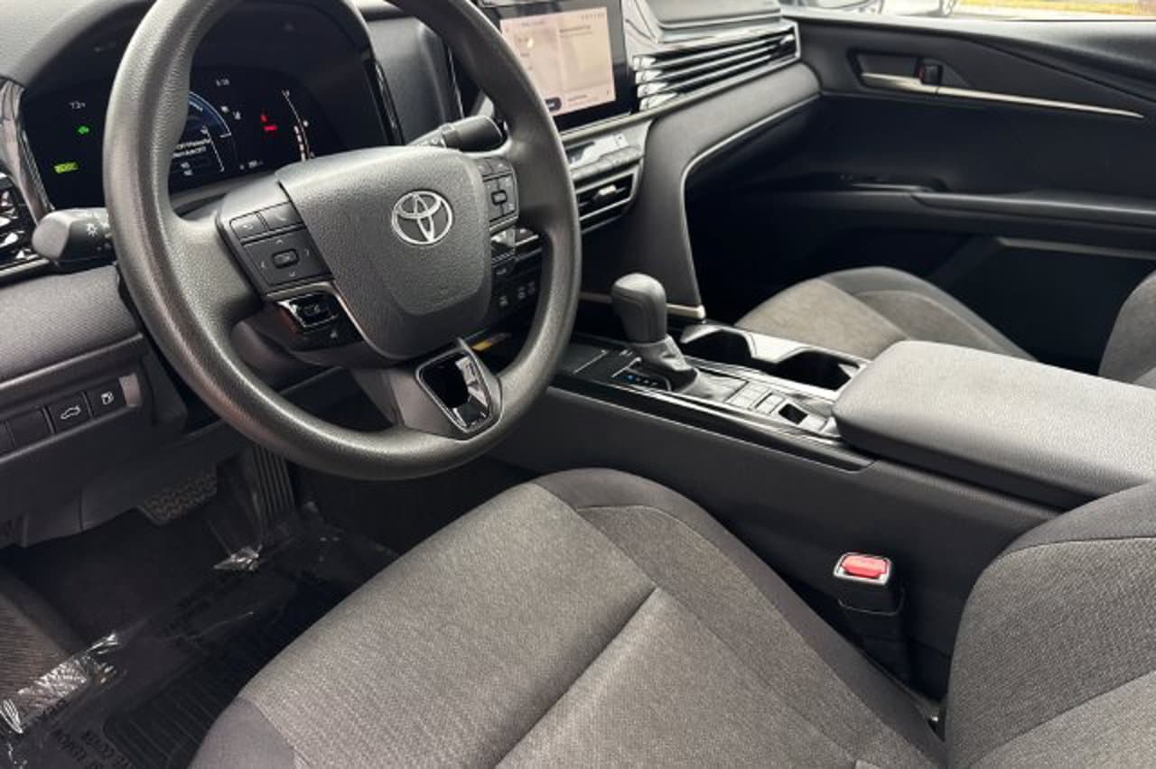 2025 Toyota Camry LE 8