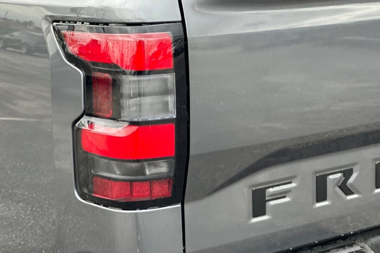 2027 Nissan Frontier SV 20