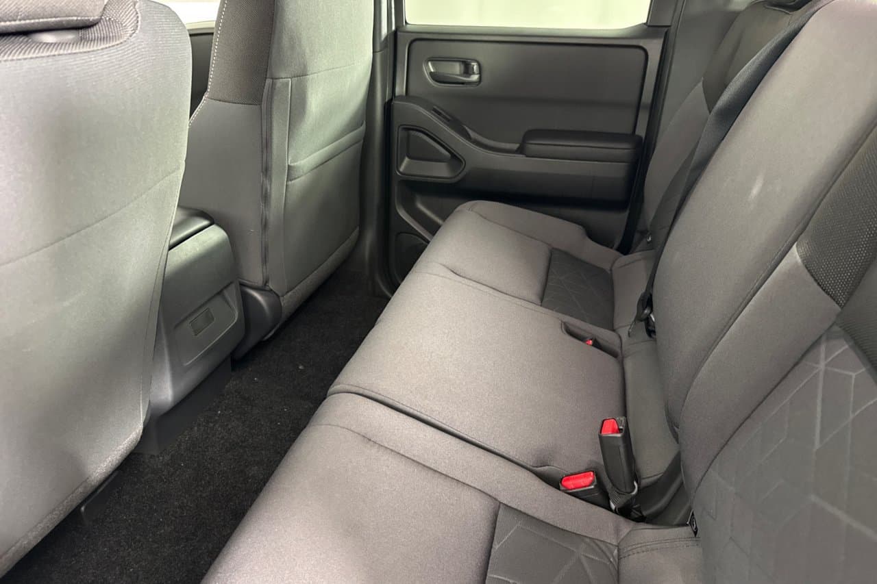 2027 Nissan Frontier SV 9