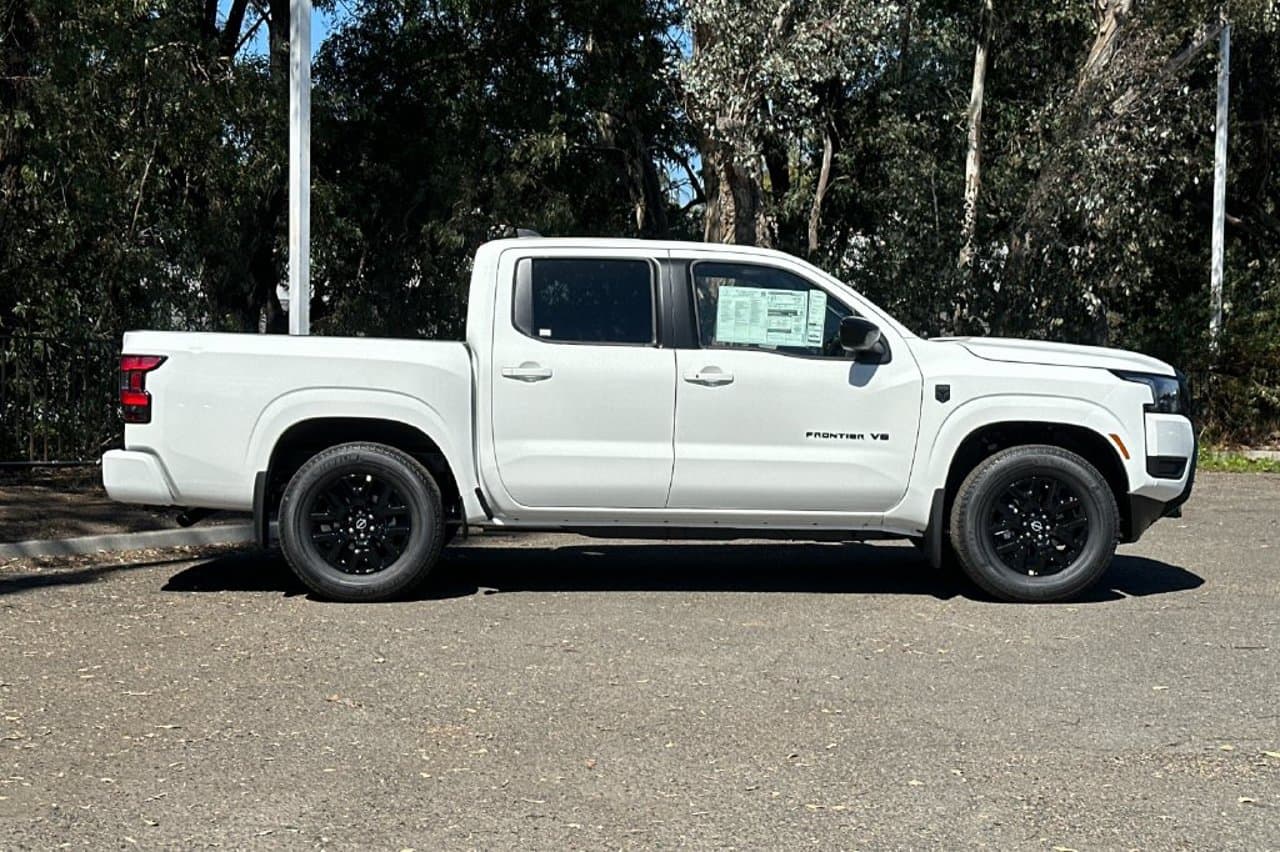 2027 Nissan Frontier SV 3