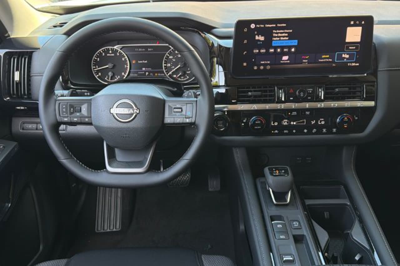 2026 Nissan Pathfinder SV 11