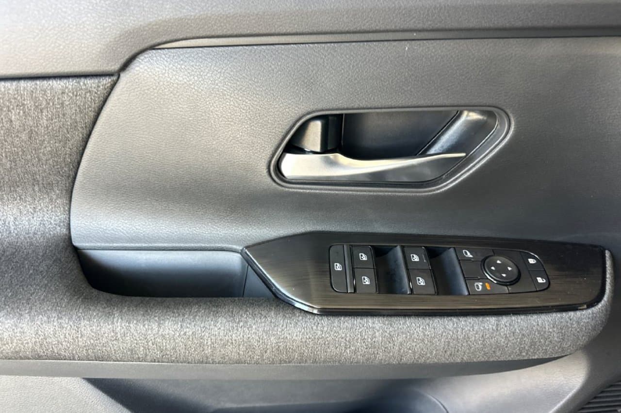 2027 Nissan Kicks SV 8