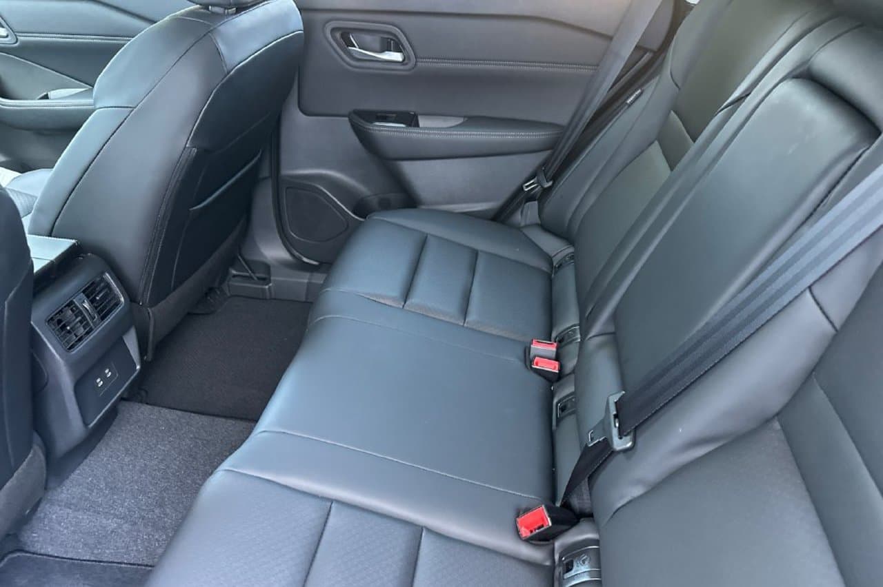 2026 Nissan Rogue Dark Armor 10
