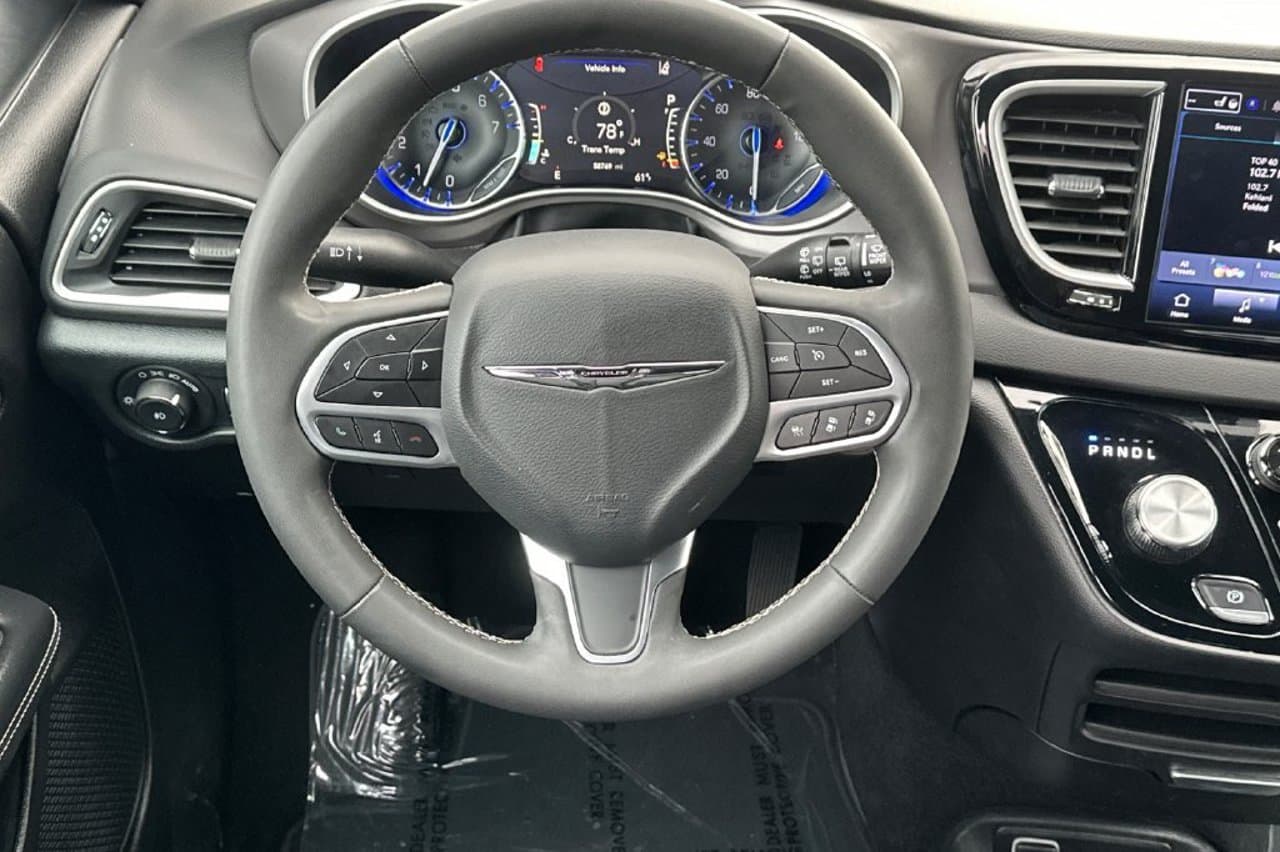 2025 Chrysler Pacifica Select 12