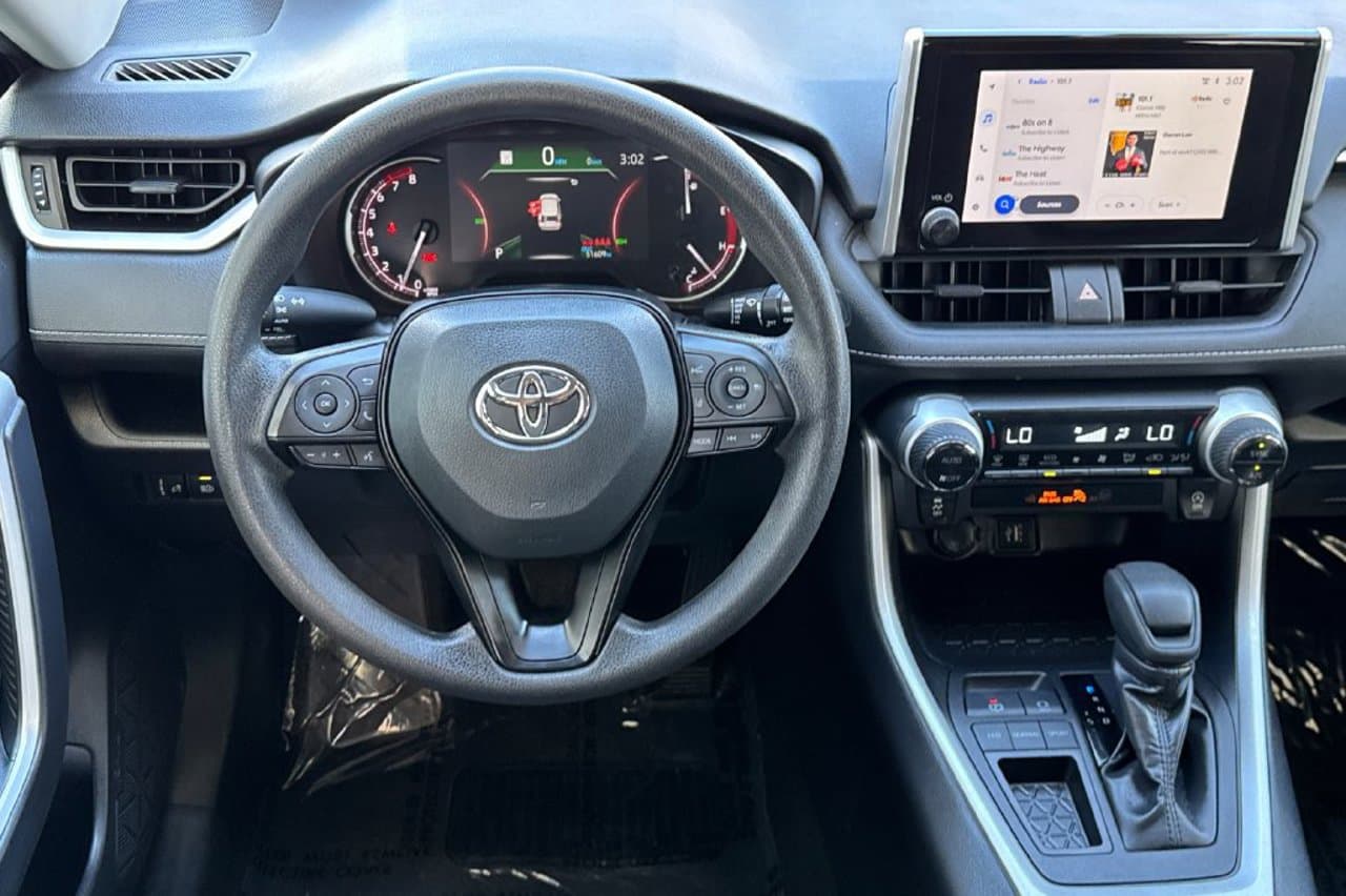 2025 Toyota RAV4 XLE 12