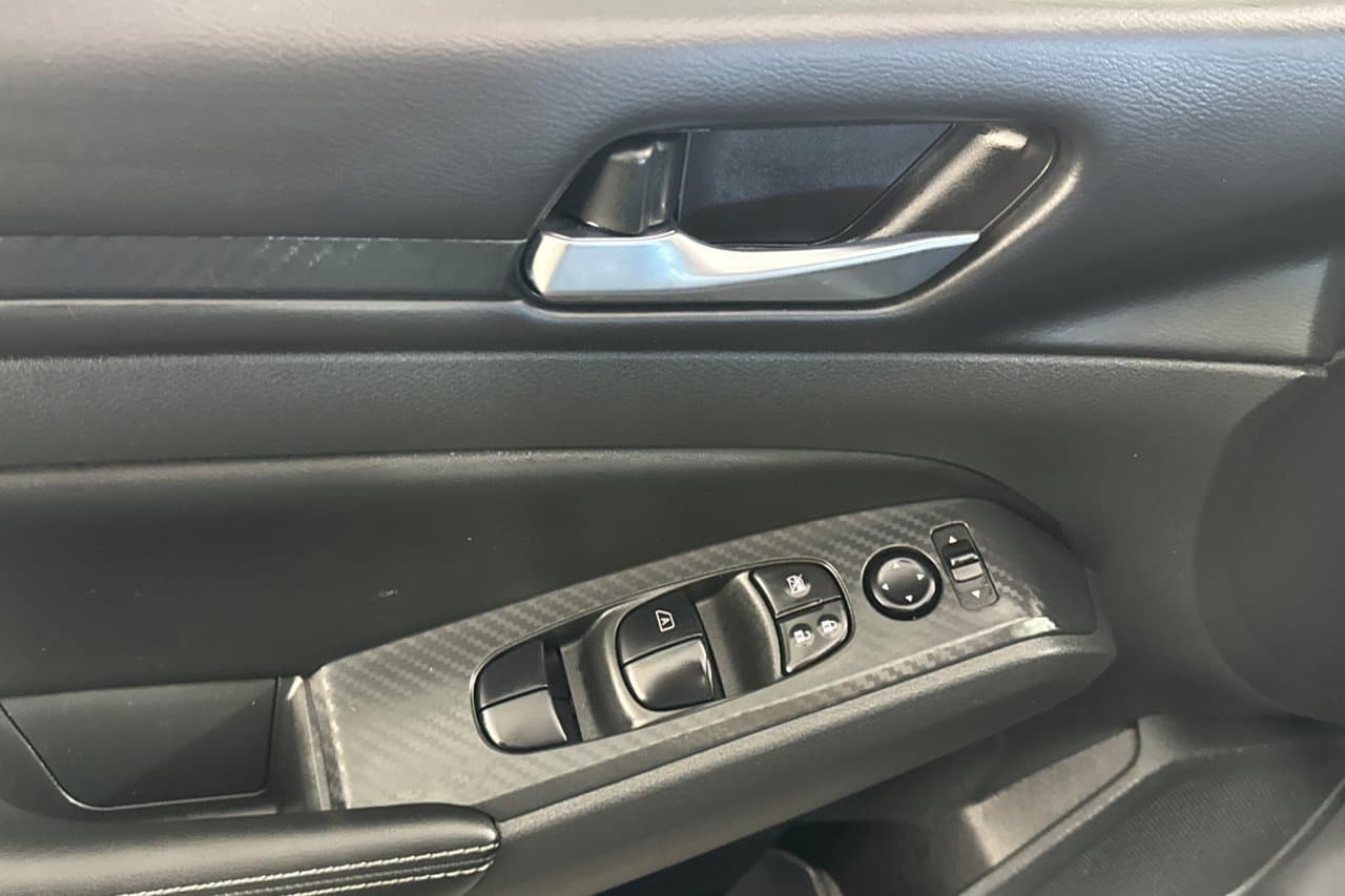2024 Nissan Altima 2.5 SV 8