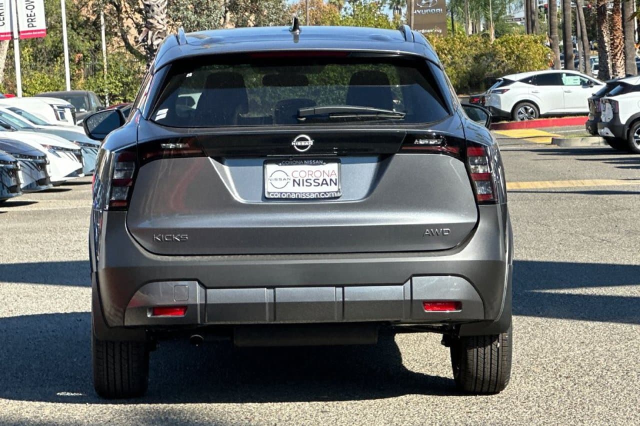 2027 Nissan Kicks SV 5