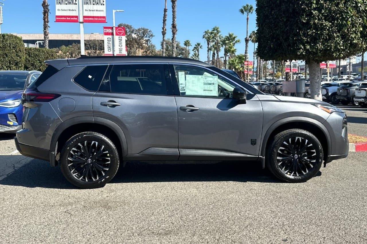 2027 Nissan Rogue Dark Armor 3