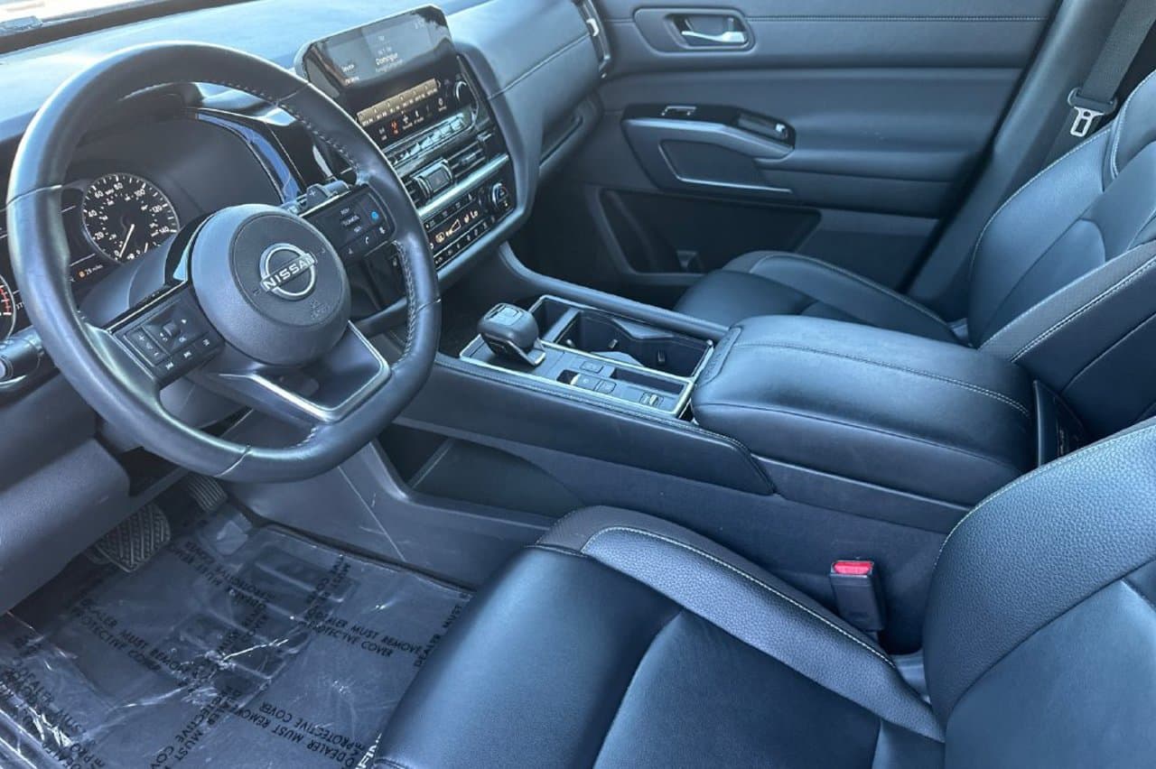 2025 Nissan Pathfinder SL 8