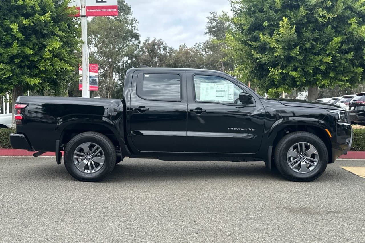2027 Nissan Frontier SV 3