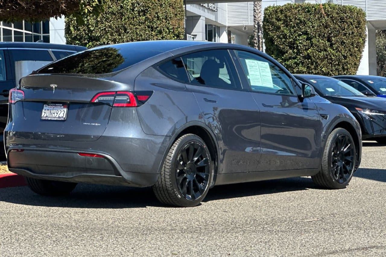 2023 Tesla Model Y Long Range 4