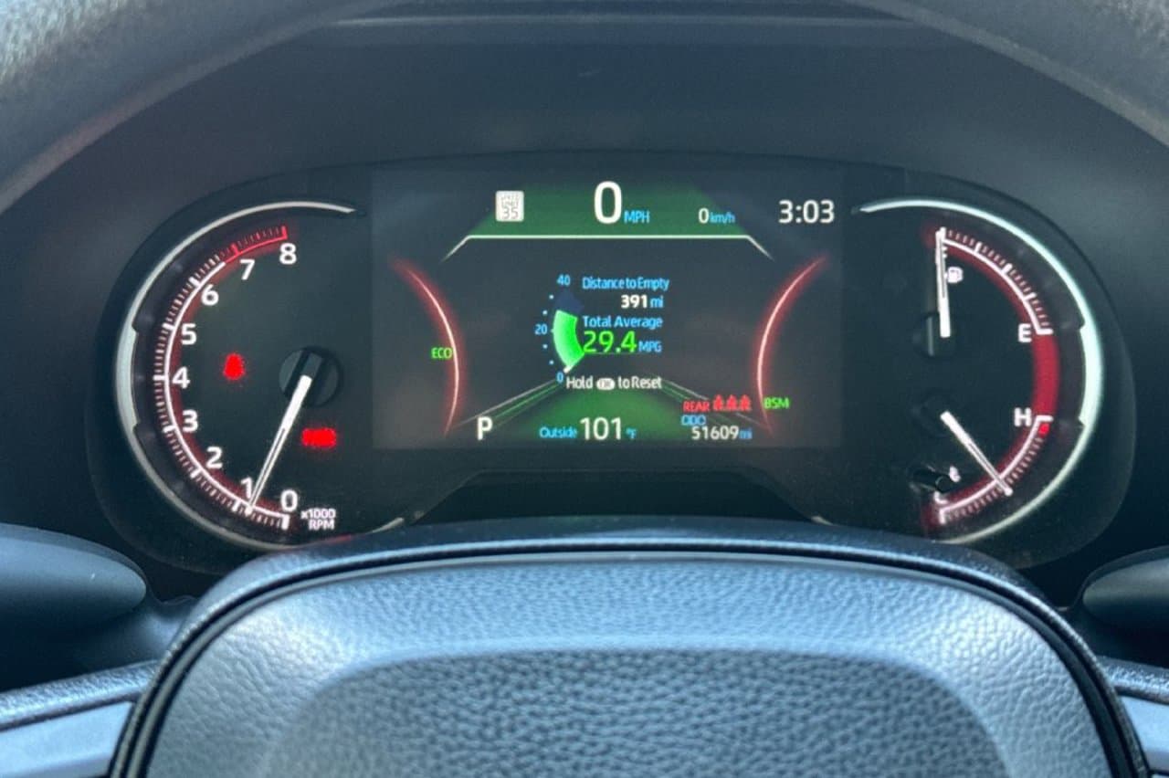 2025 Toyota RAV4 XLE 21