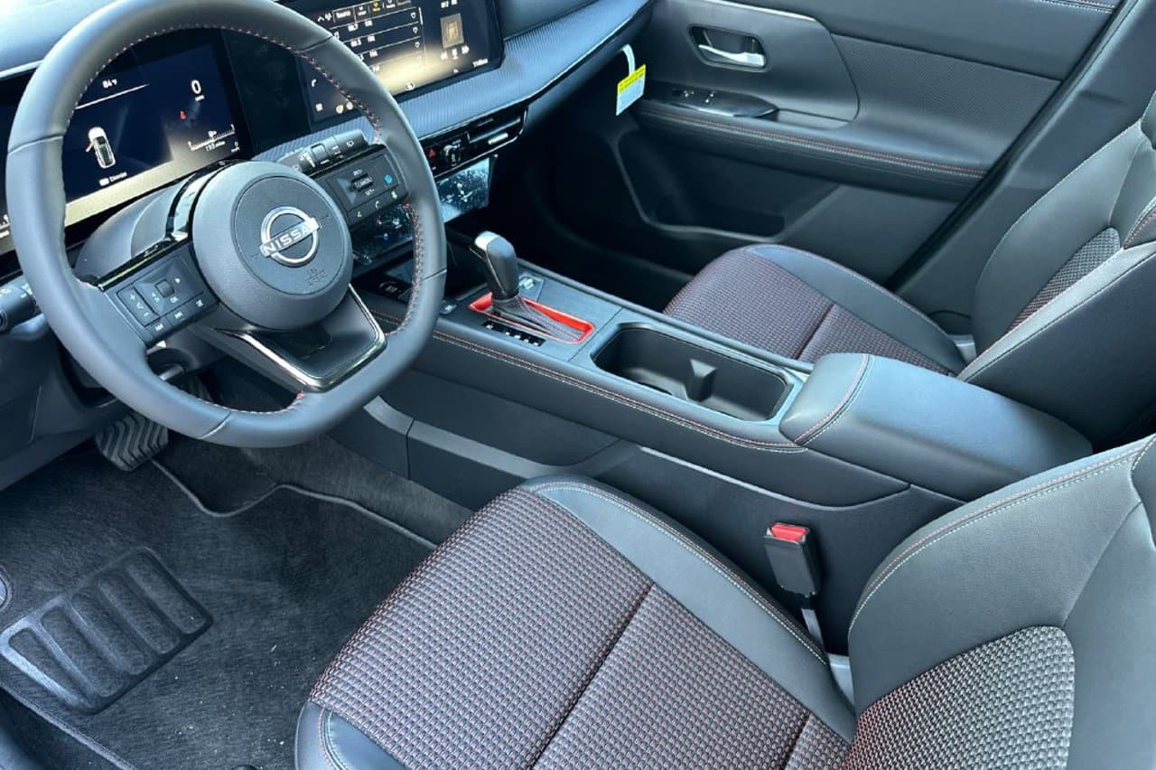 2026 Nissan Kicks SR 8