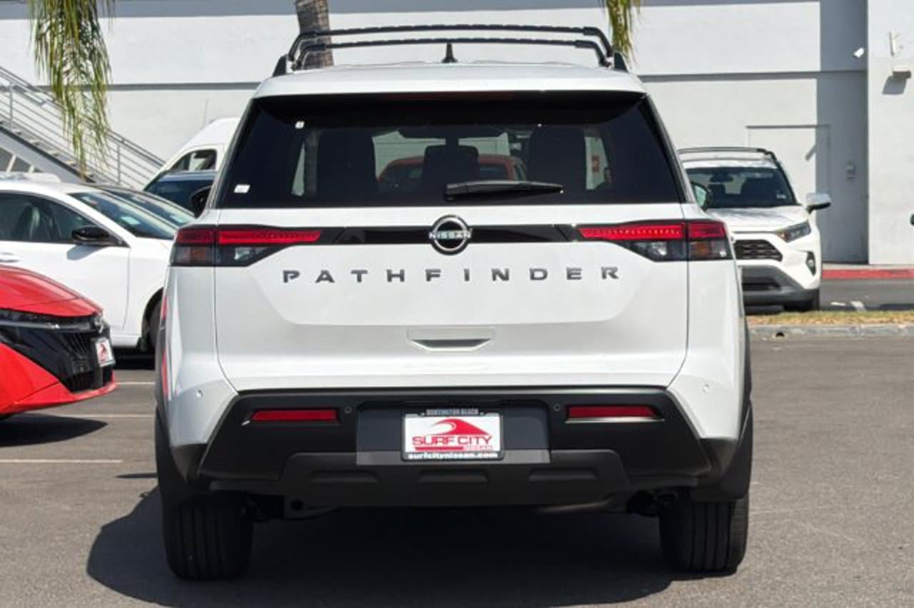 2026 Nissan Pathfinder SV 4