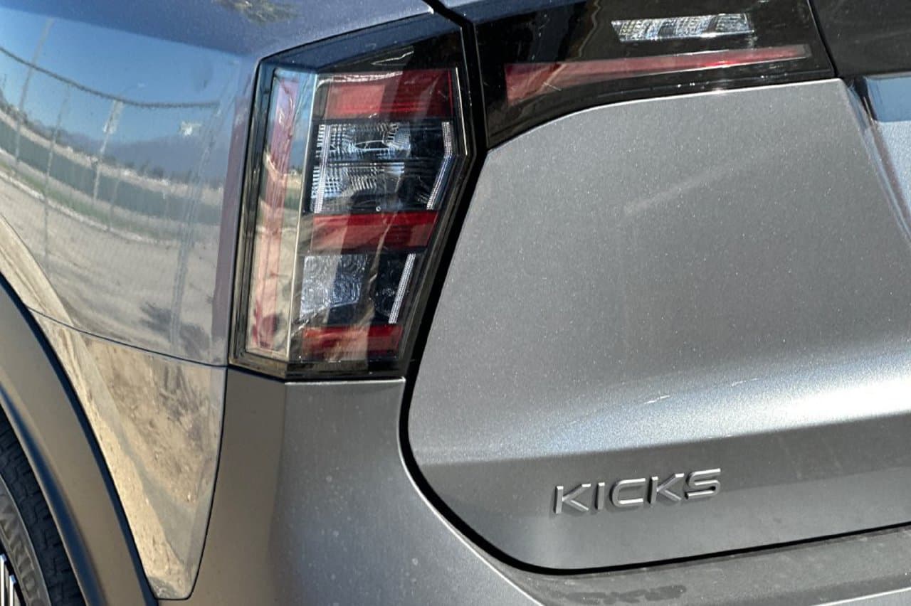 2027 Nissan Kicks SV 21