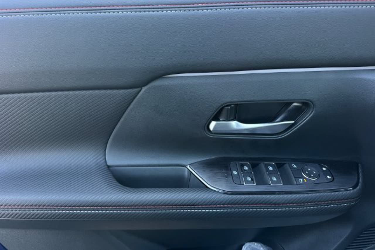 2026 Nissan Kicks SR 8