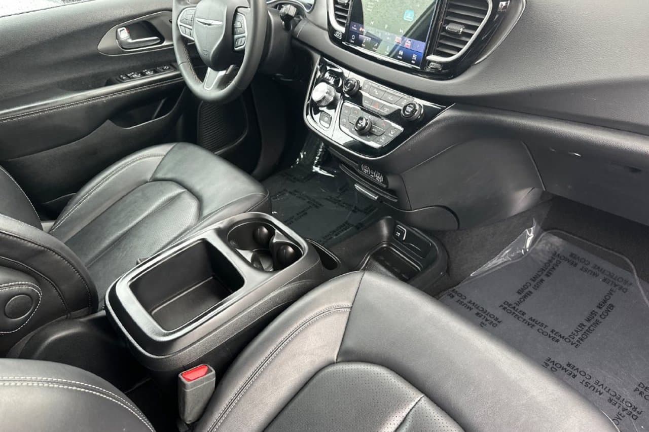 2025 Chrysler Pacifica Select 15