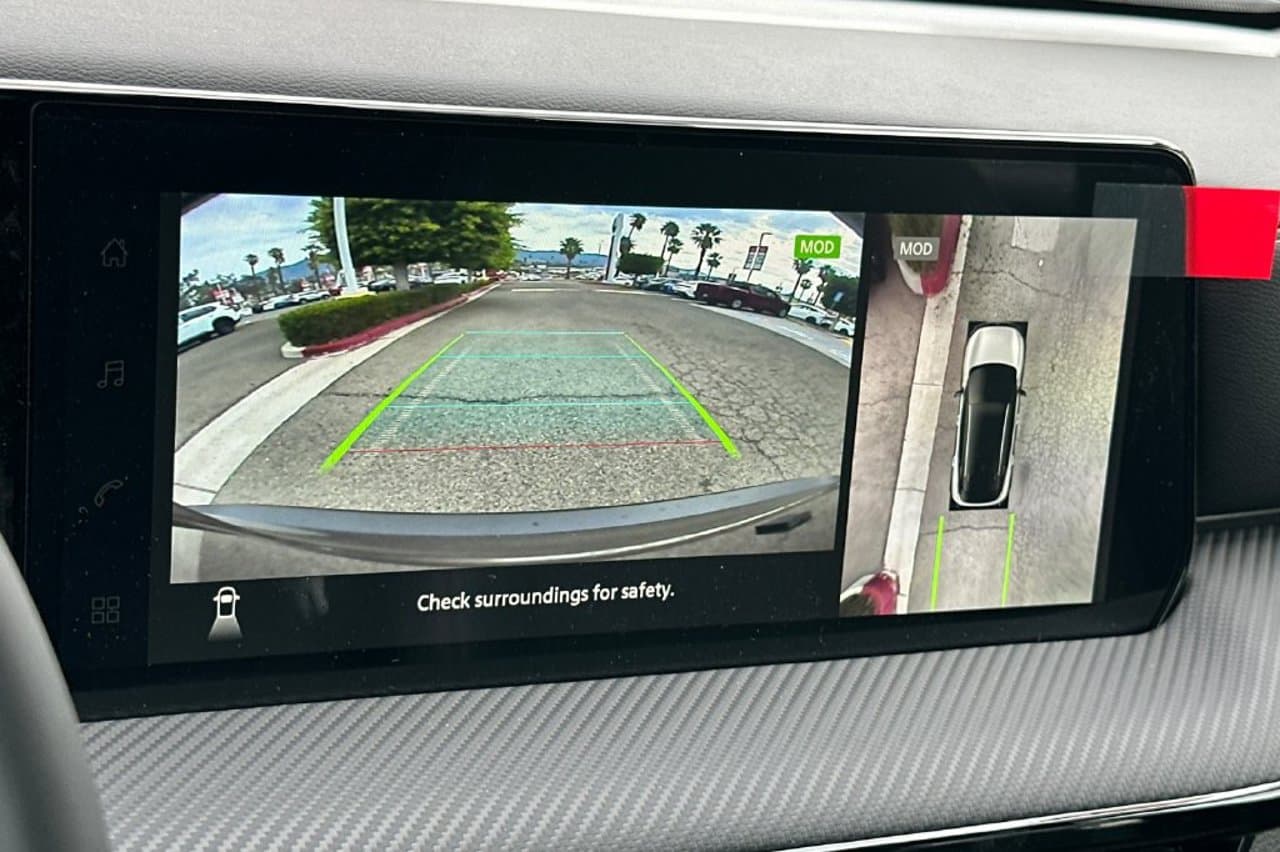 2027 Nissan Kicks SR 16