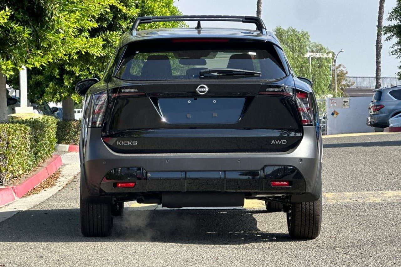 2027 Nissan Kicks SR 5