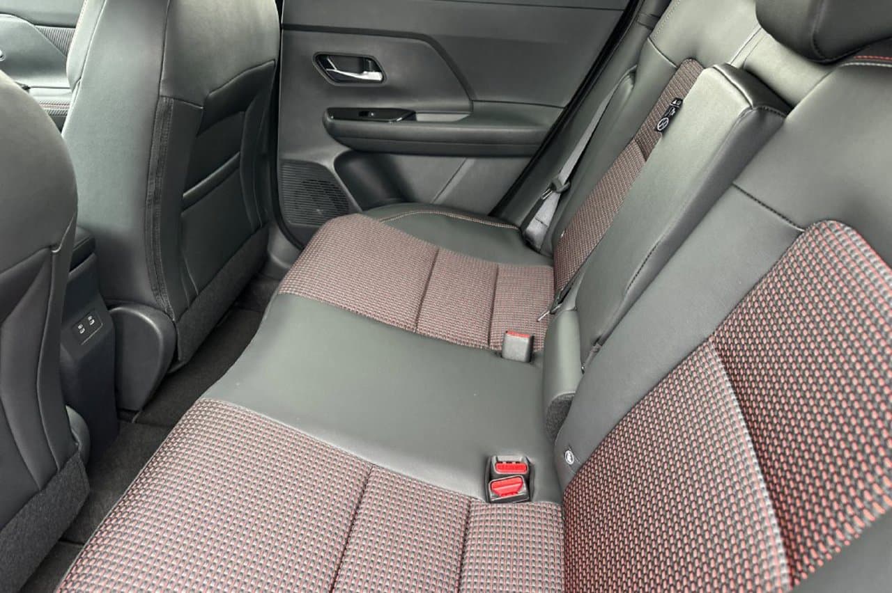 2027 Nissan Kicks SR 10