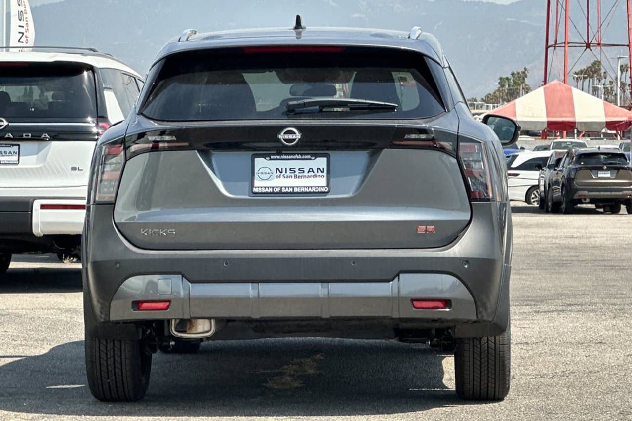 2026 Nissan Kicks SR 4