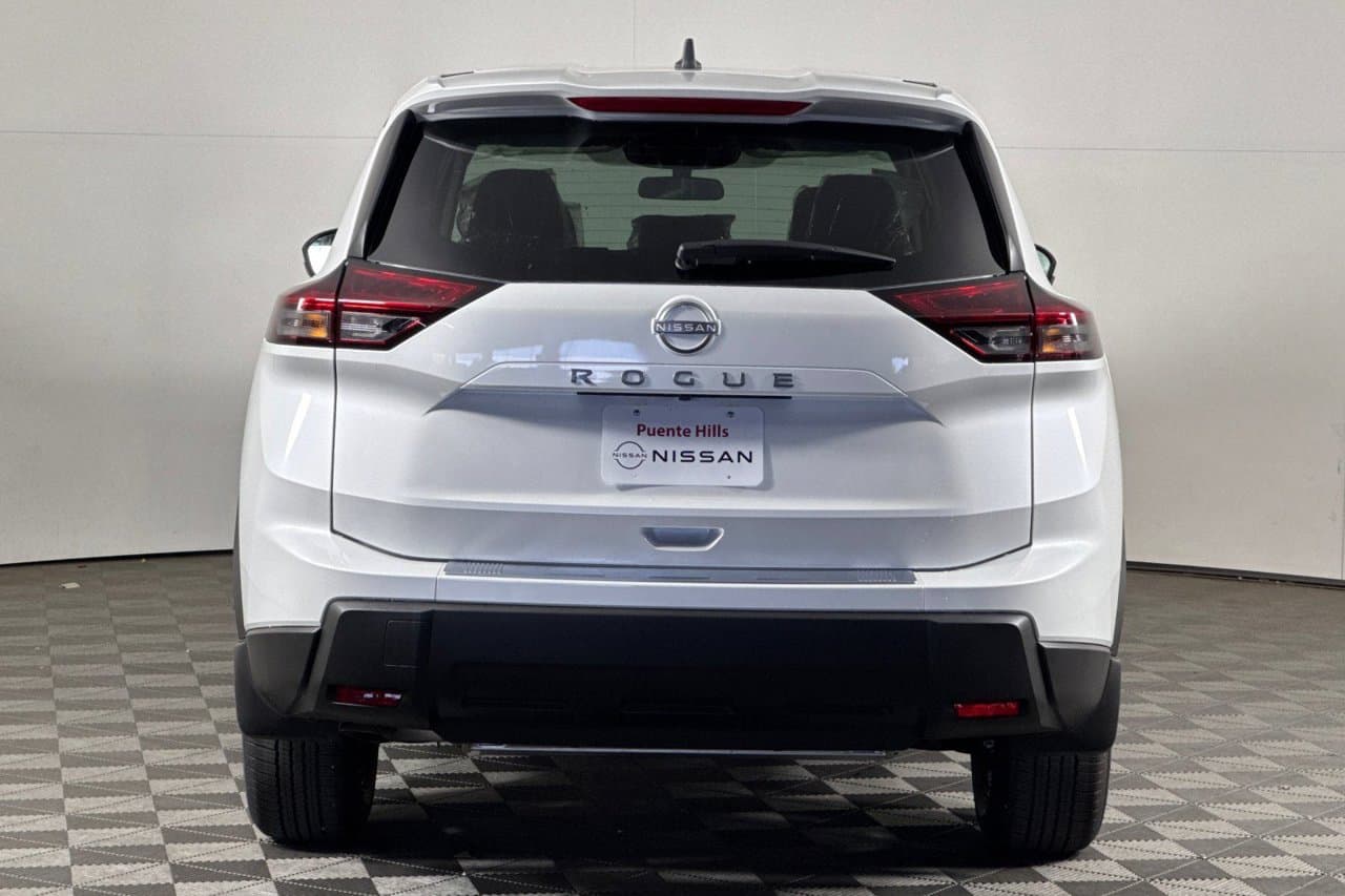 2026 Nissan Rogue SV 4