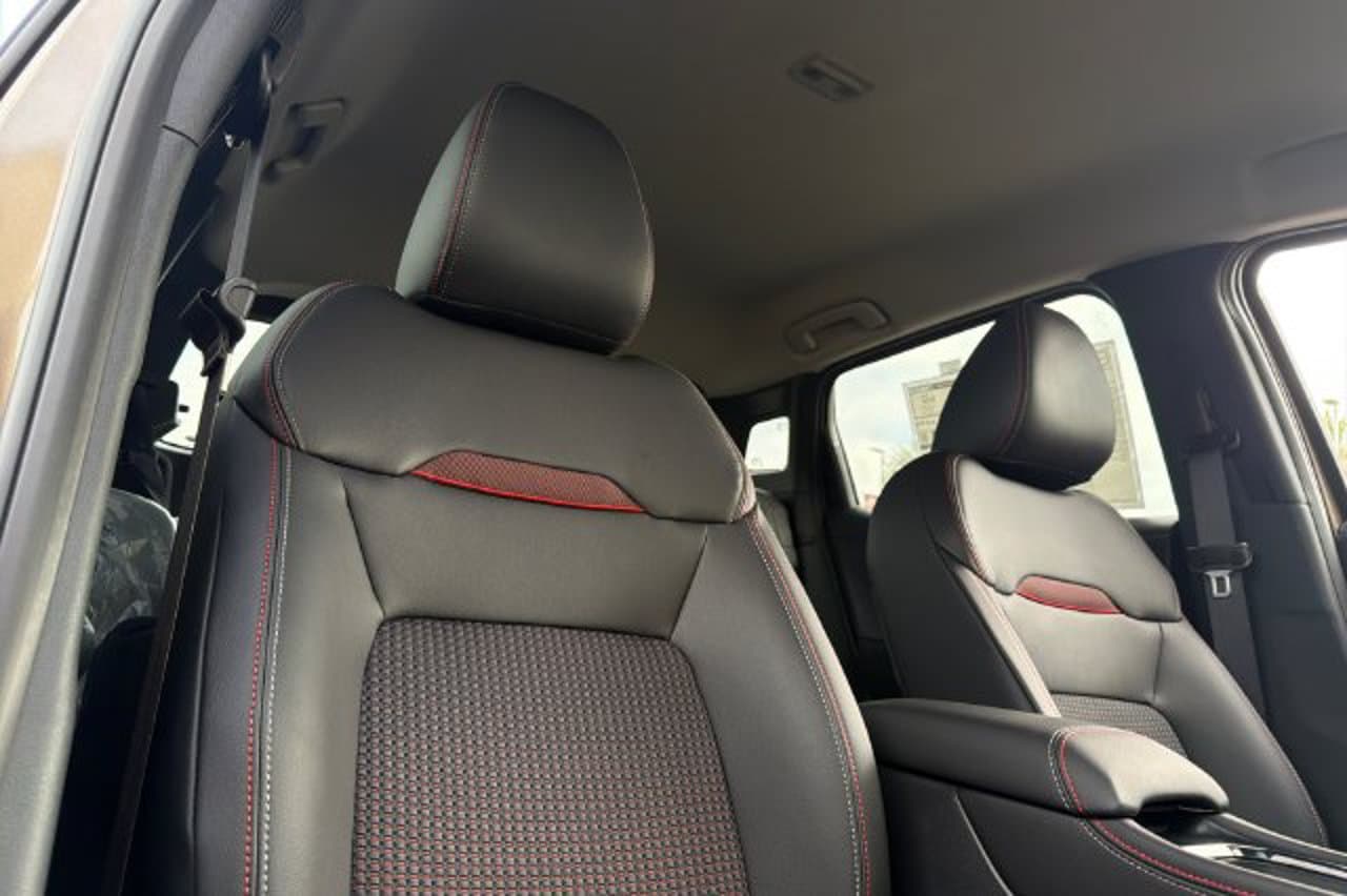 2027 Nissan Kicks SR 14