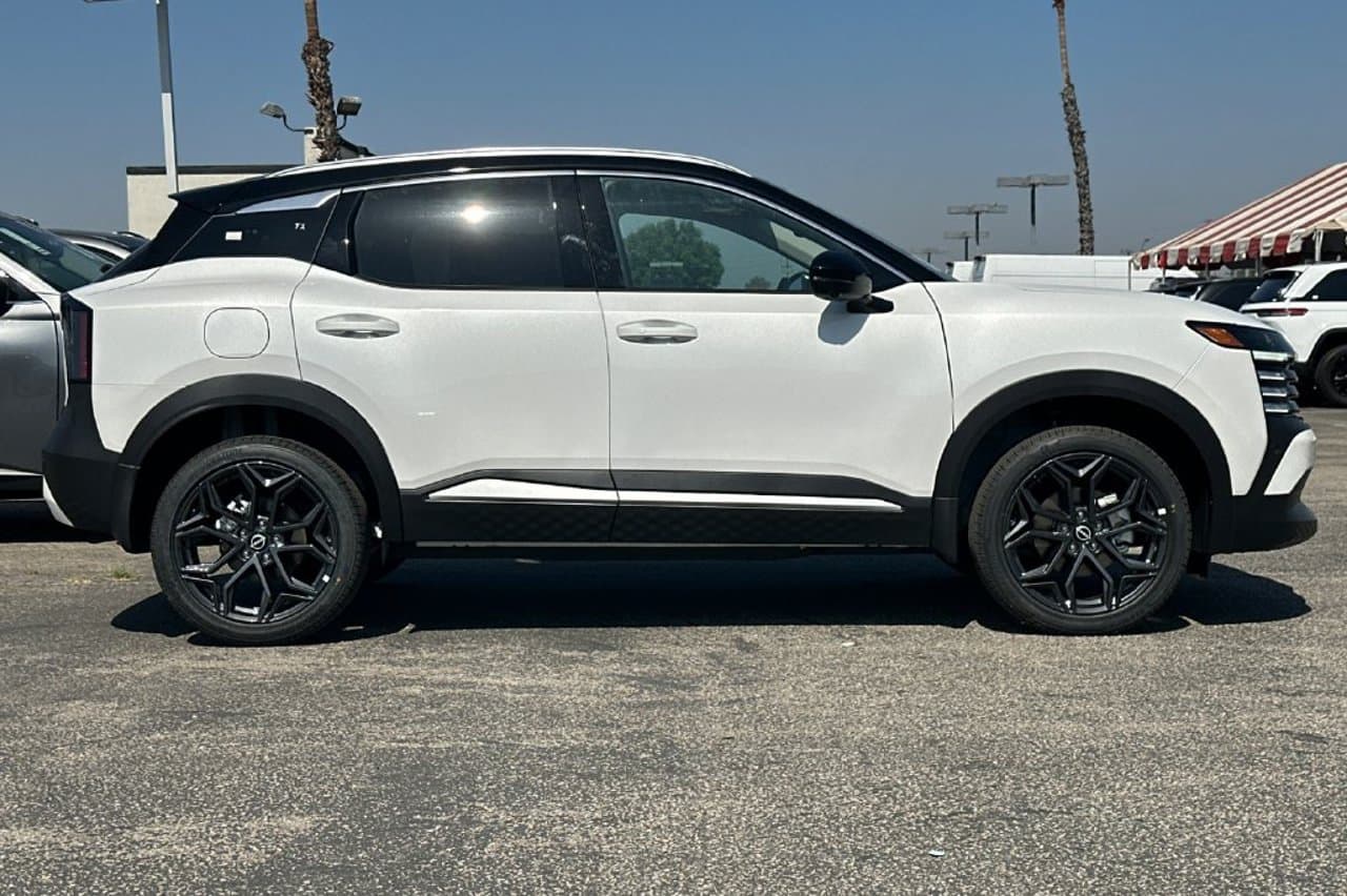 2026 Nissan Kicks SR 2