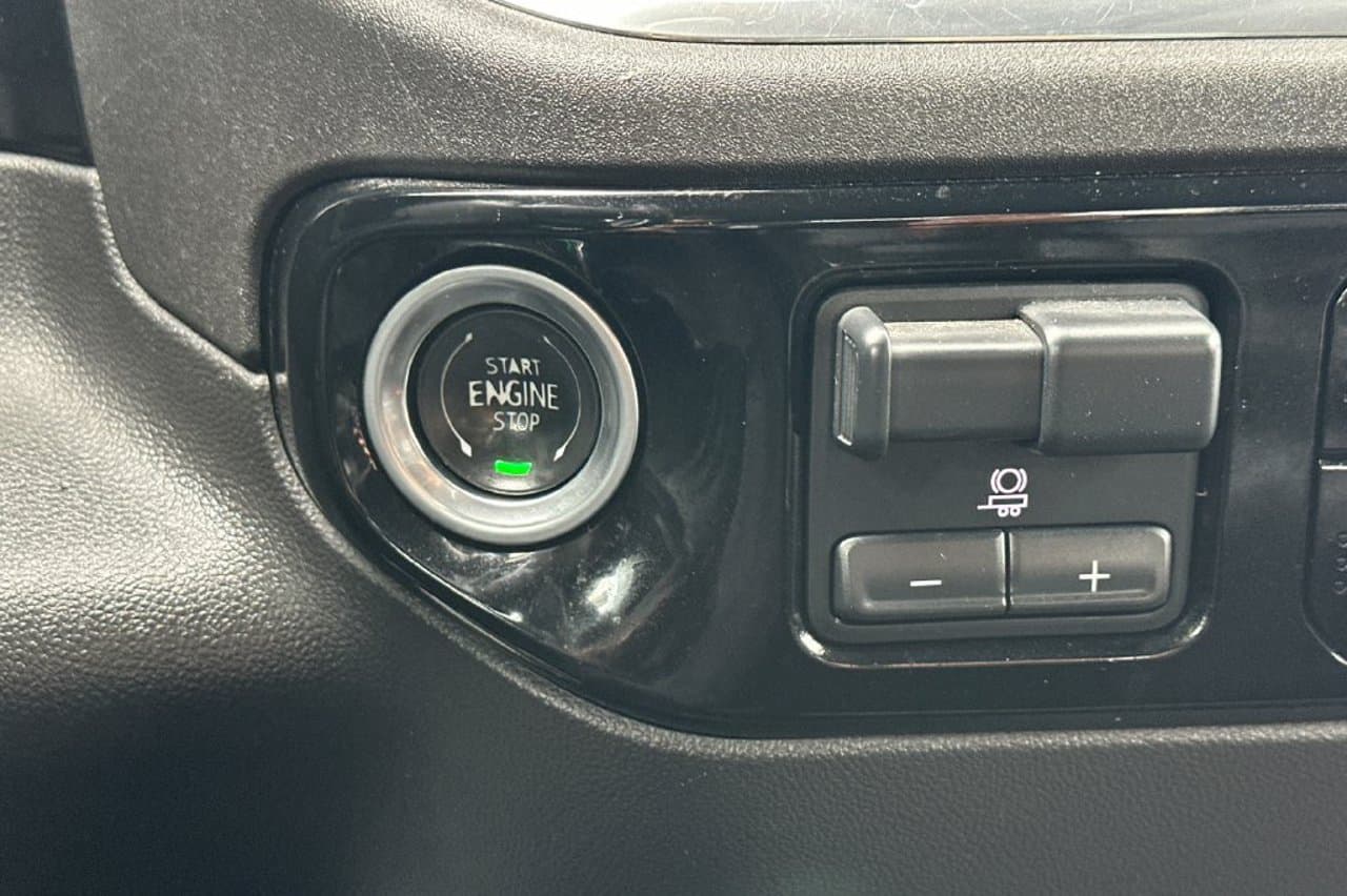 2025 GMC Sierra 1500 SLT 18
