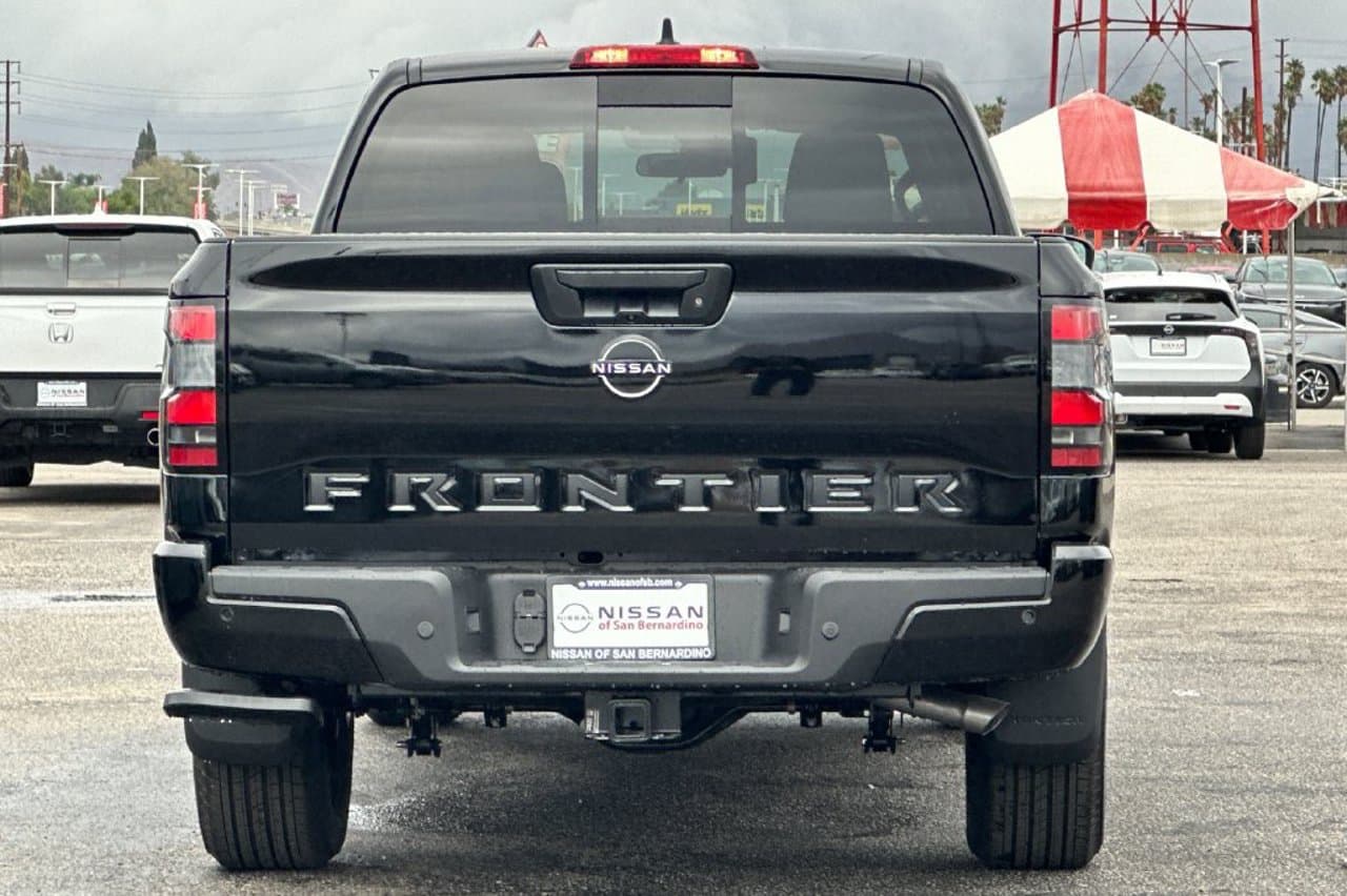 2027 Nissan Frontier SV 4