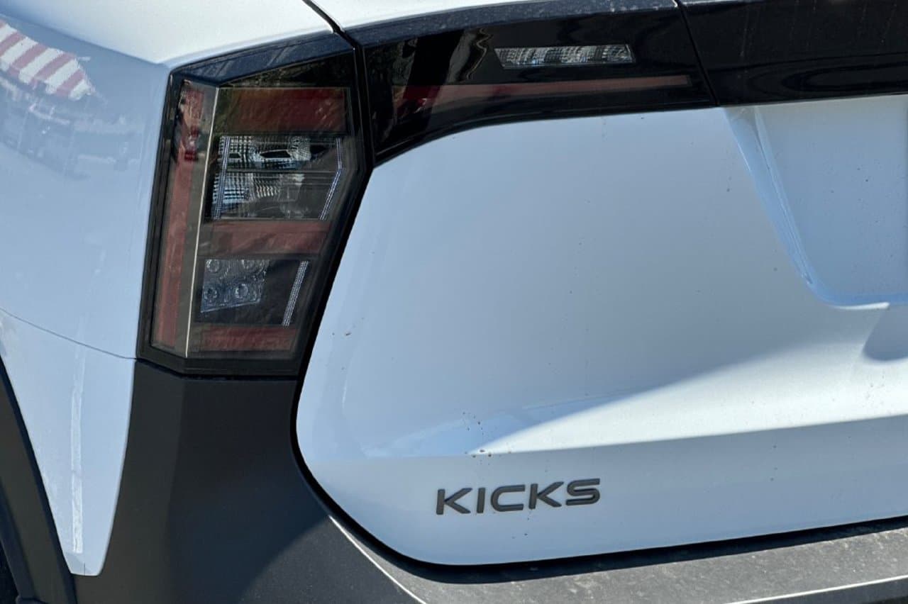 2027 Nissan Kicks SV 22