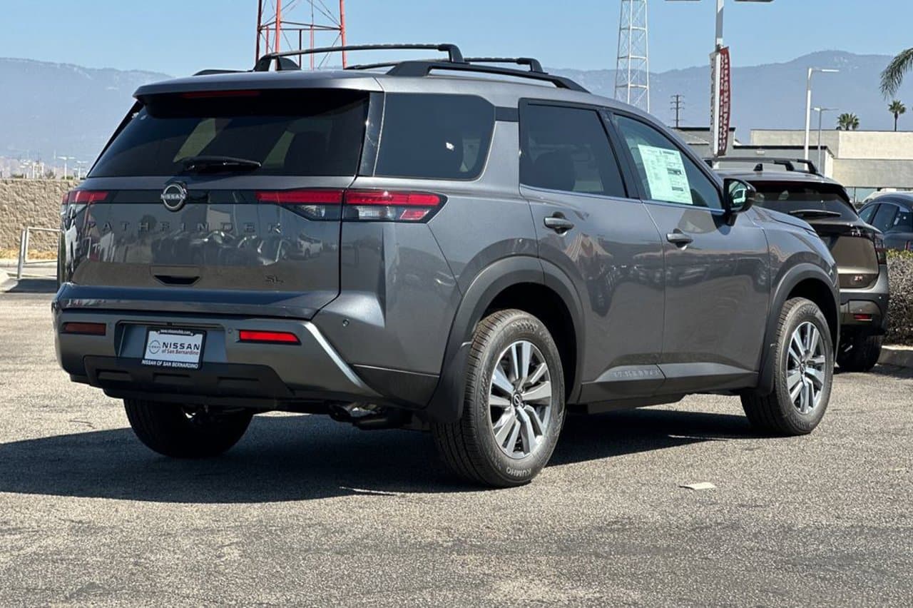 2026 Nissan Pathfinder SL 3