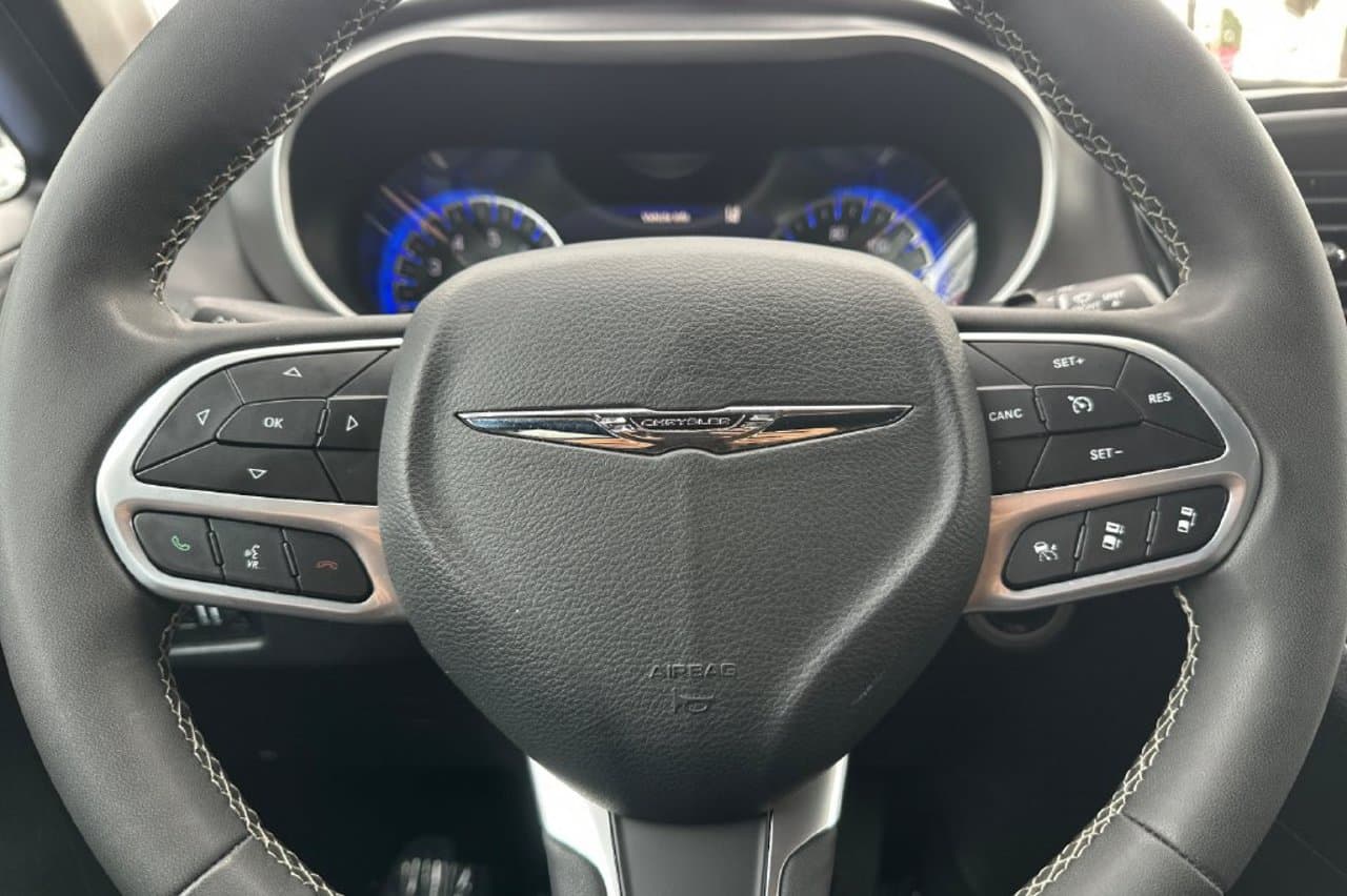 2025 Chrysler Pacifica Select 21