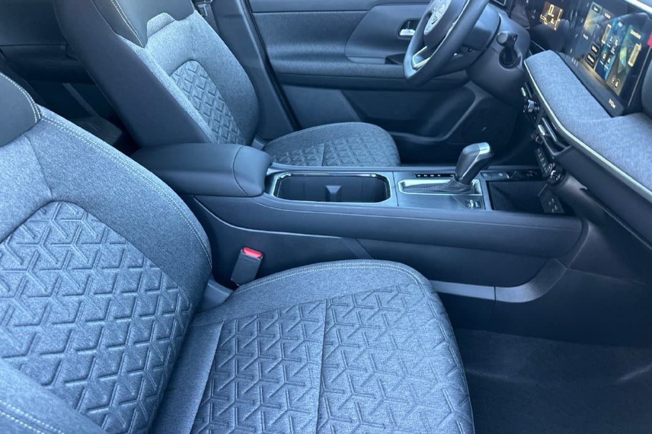 2027 Nissan Kicks SV 13