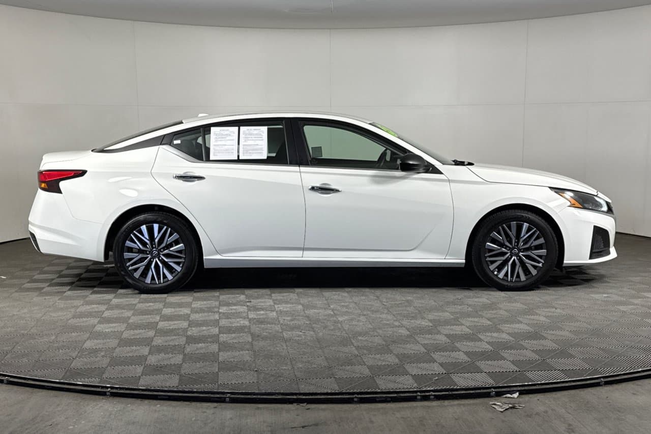 2025 Nissan Altima SV 2