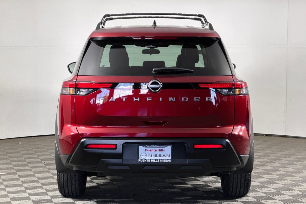 2026 Nissan Pathfinder SV 4