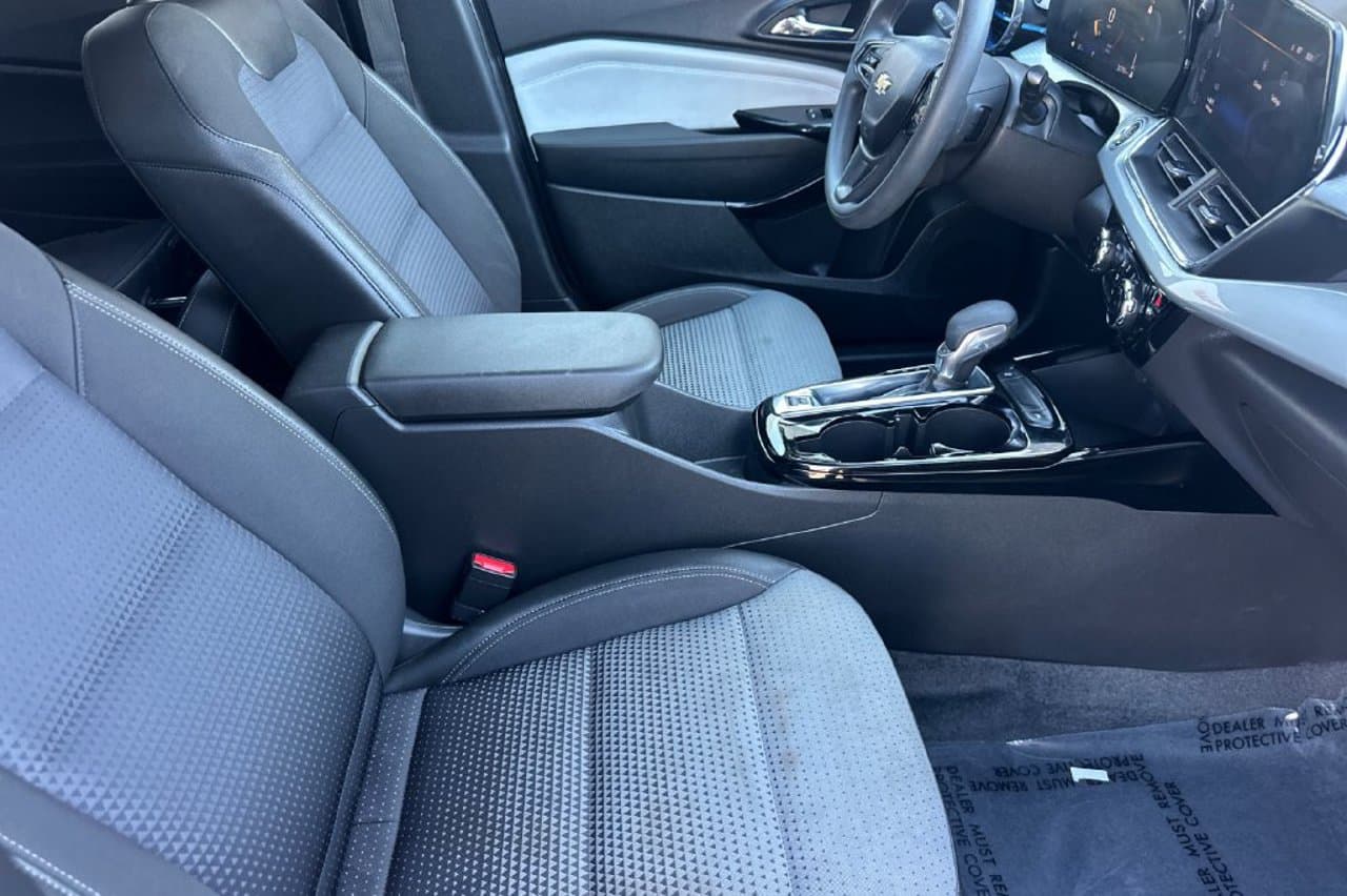 2025 Chevrolet Trax LT 13
