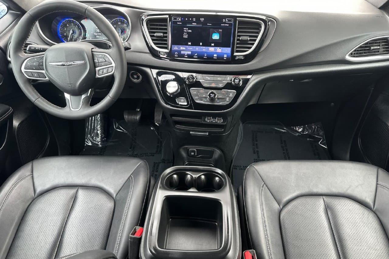 2025 Chrysler Pacifica Select 11